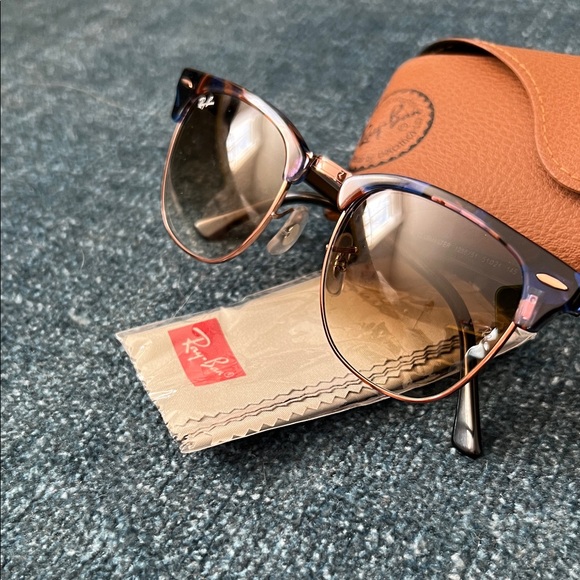 Ray-Ban Clubmaster Fleck Sunglasses with Leather Case - Picture 2 of 3